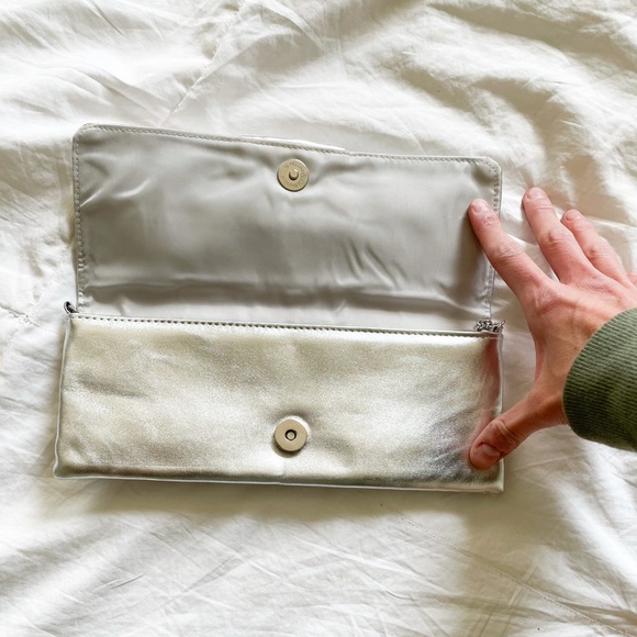 Silver Clutch - Picture 8 of 12